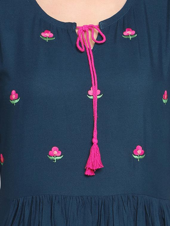 solid embroidered flared kurta - 16643169 - Zoom Image - 4