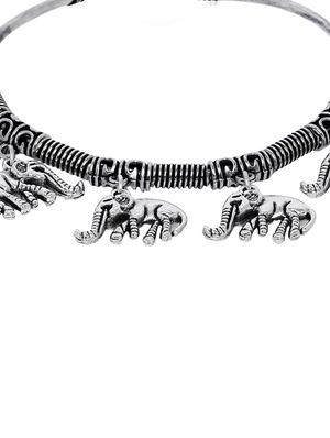 silver metal cuffs bracelet - 16667977 - Standard Image - 4
