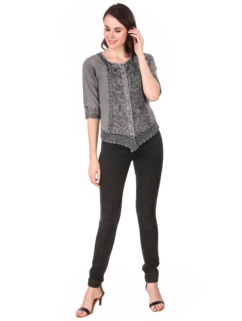 round neck embroidered laced detai top - 16684367 - Zoom Image - 4