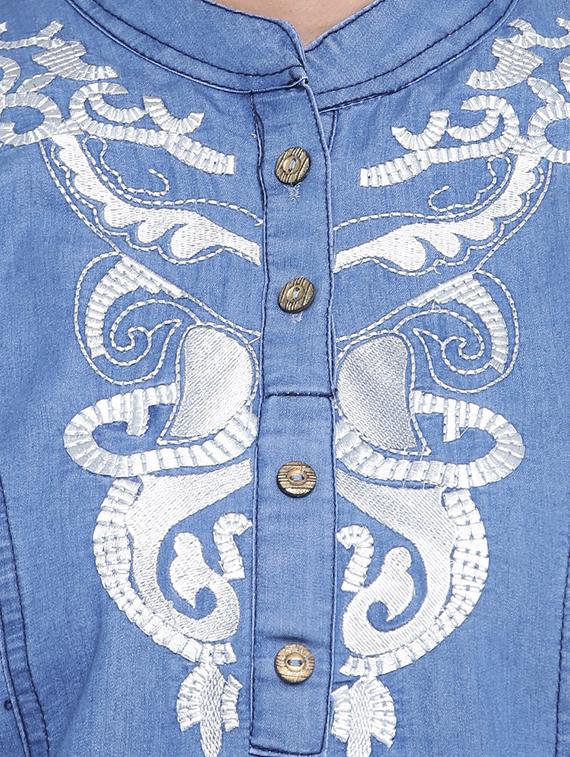 embroidered denim straight kurta - 16702756 - Zoom Image - 4