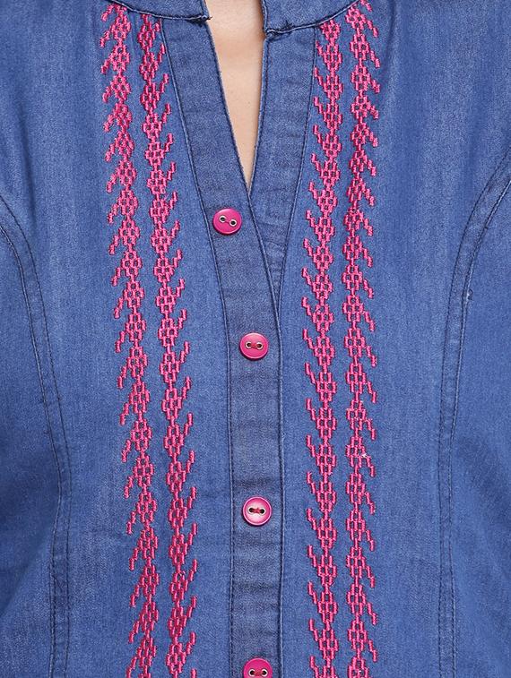 embroidered denim straight kurta - 16702757 - Zoom Image - 4