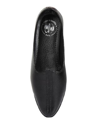 black leatherette slip on jutis - 16712929 - Standard Image - 4