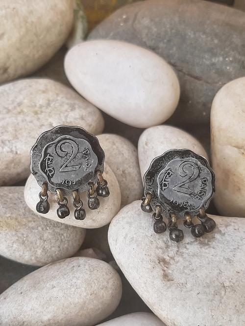 silver brass studs earring - 16733308 - Standard Image - 1