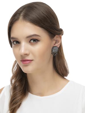 silver brass studs earring - 16733308 - Standard Image - 4