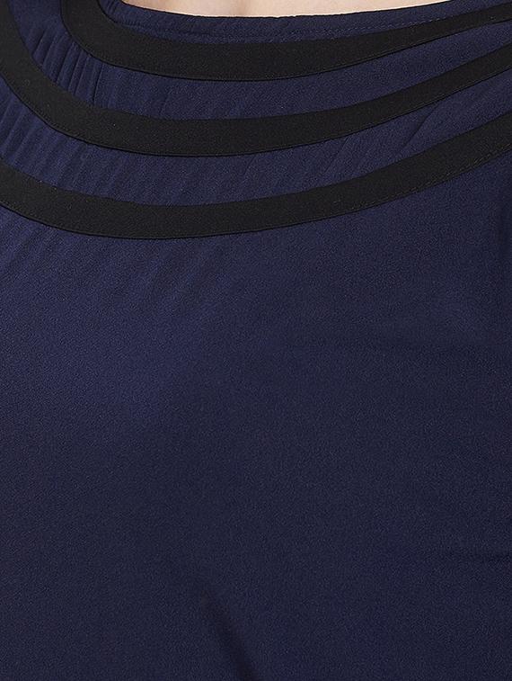 solid straight kurta - 16769663 - Zoom Image - 4