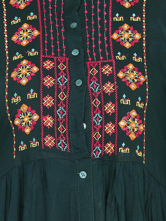 embroidered flared kurta - 16786909 - Zoom Image - 4