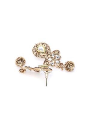 gold metal short necklace - 16811680 - Standard Image - 4