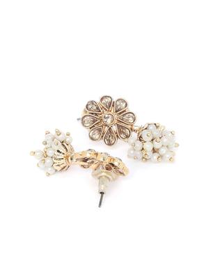 gold metal short necklace - 16811695 - Standard Image - 4