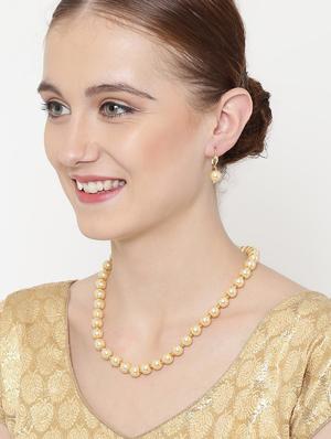 gold metal short necklace - 16811701 - Standard Image - 4