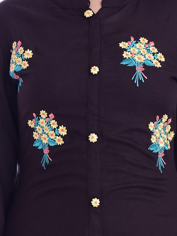 embroidered straight kurta - 16849478 - Zoom Image - 4