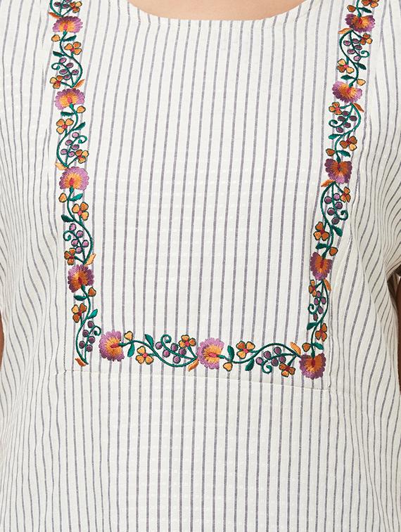 striped straight kurta - 16878371 - Zoom Image - 4