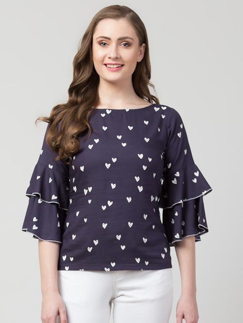 bell sleeves heart print top - 16969860 - Very Small Image - 1