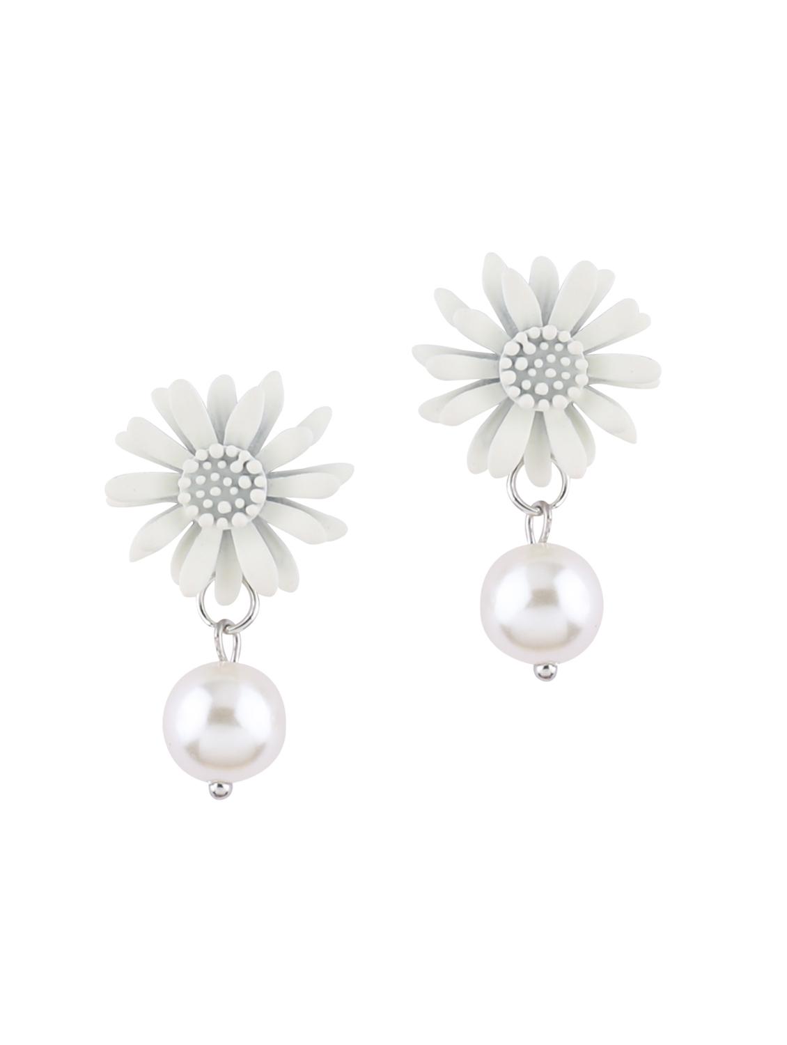 white metal studs earring - 16979426 - Zoom Image - 4