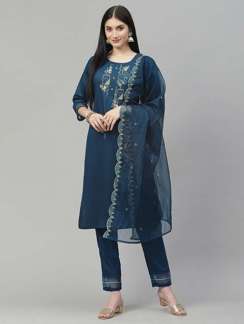 women kurta pant set with dupatta