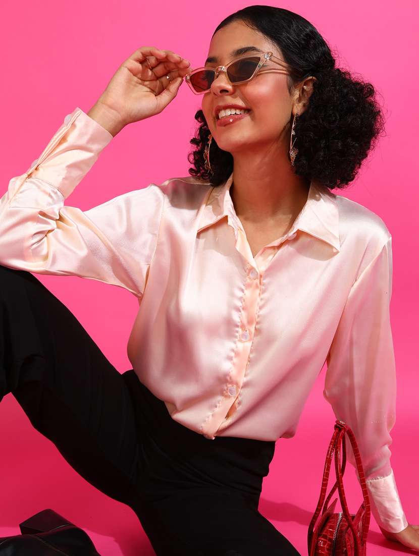 women solid collared long sleeves shirt