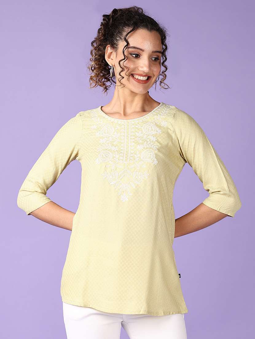 women self design round neck straight kurti