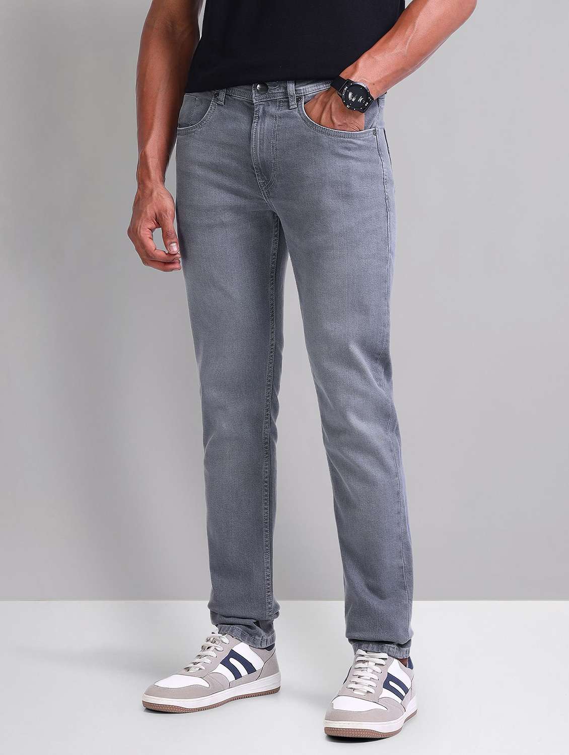 men mid rise washed jeans