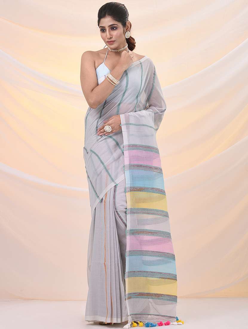 women self design handloom saree with blouse