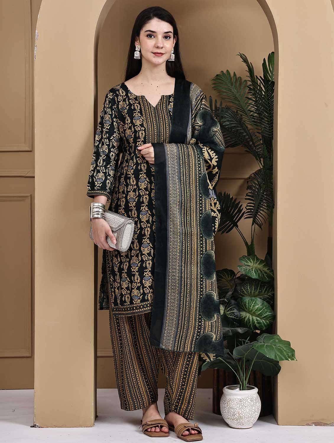 women printed three quarter sleeve kurta salwar with dupatta set