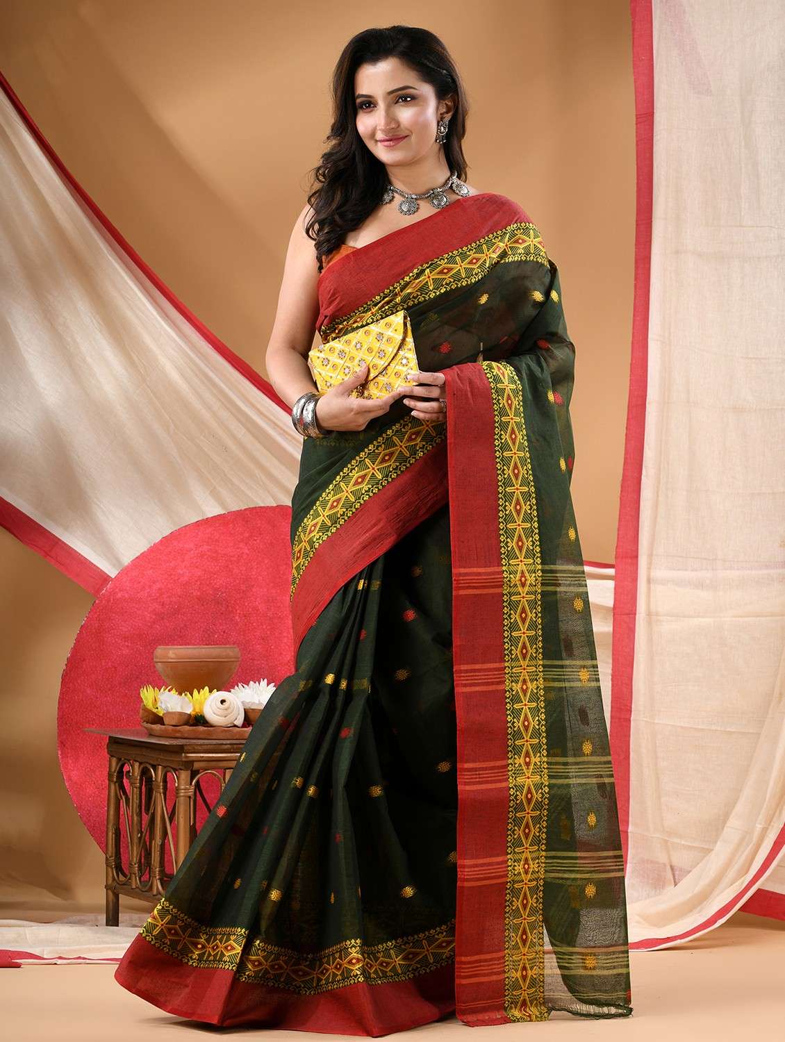 women self design tant saree