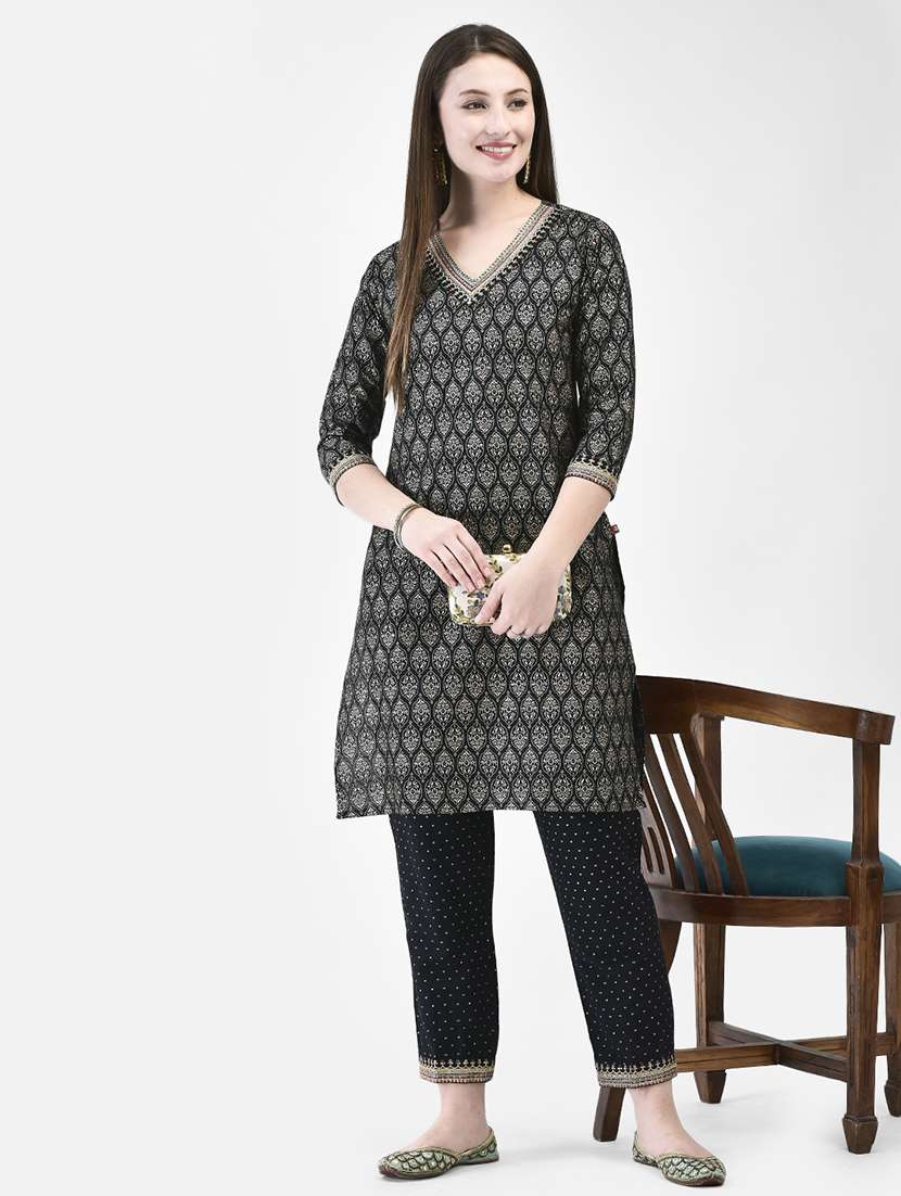 women printed three quarter sleeve kurta pant set
