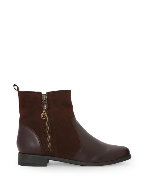 Stylish Brown Pointed Boots With A Side Zipper Closure - La Briza