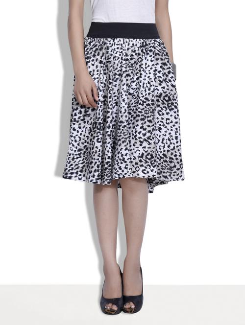 white and black printed polycrepe skirt - 9633913 - Standard Image - 1