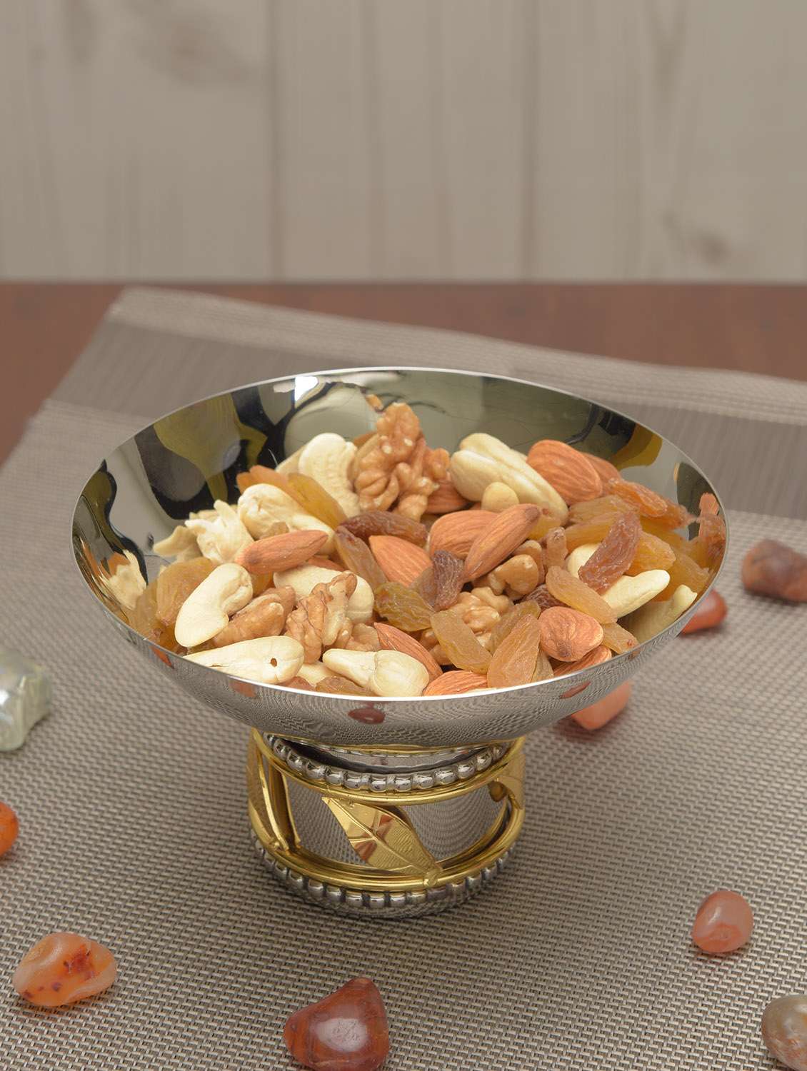 leaf inspired serving bowl