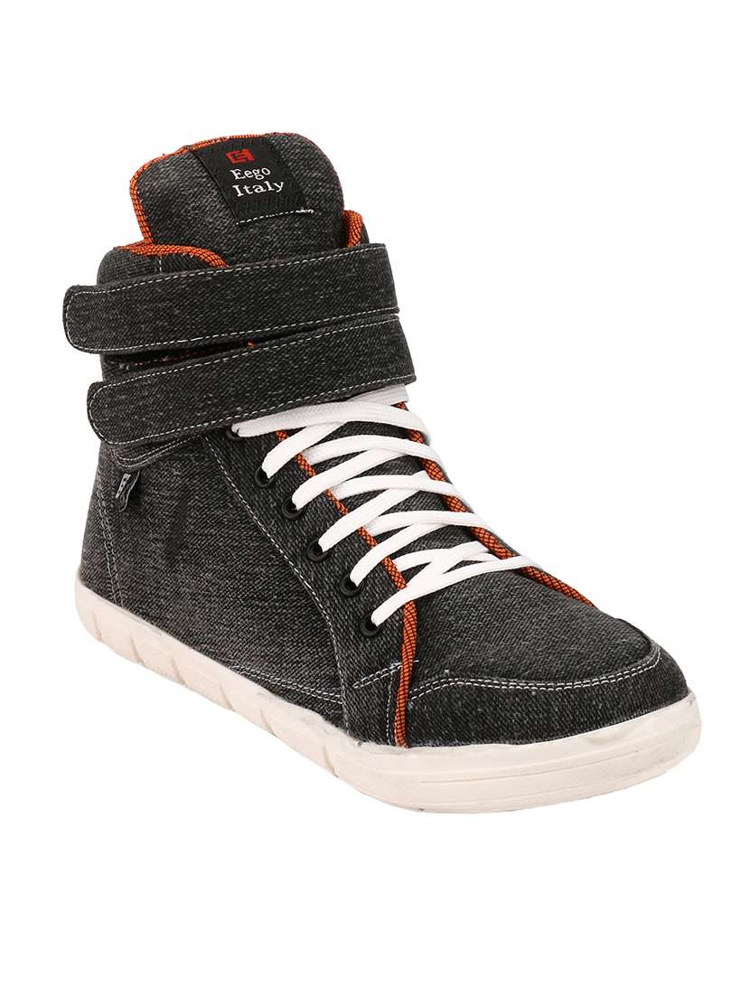 black canvas sneaker
