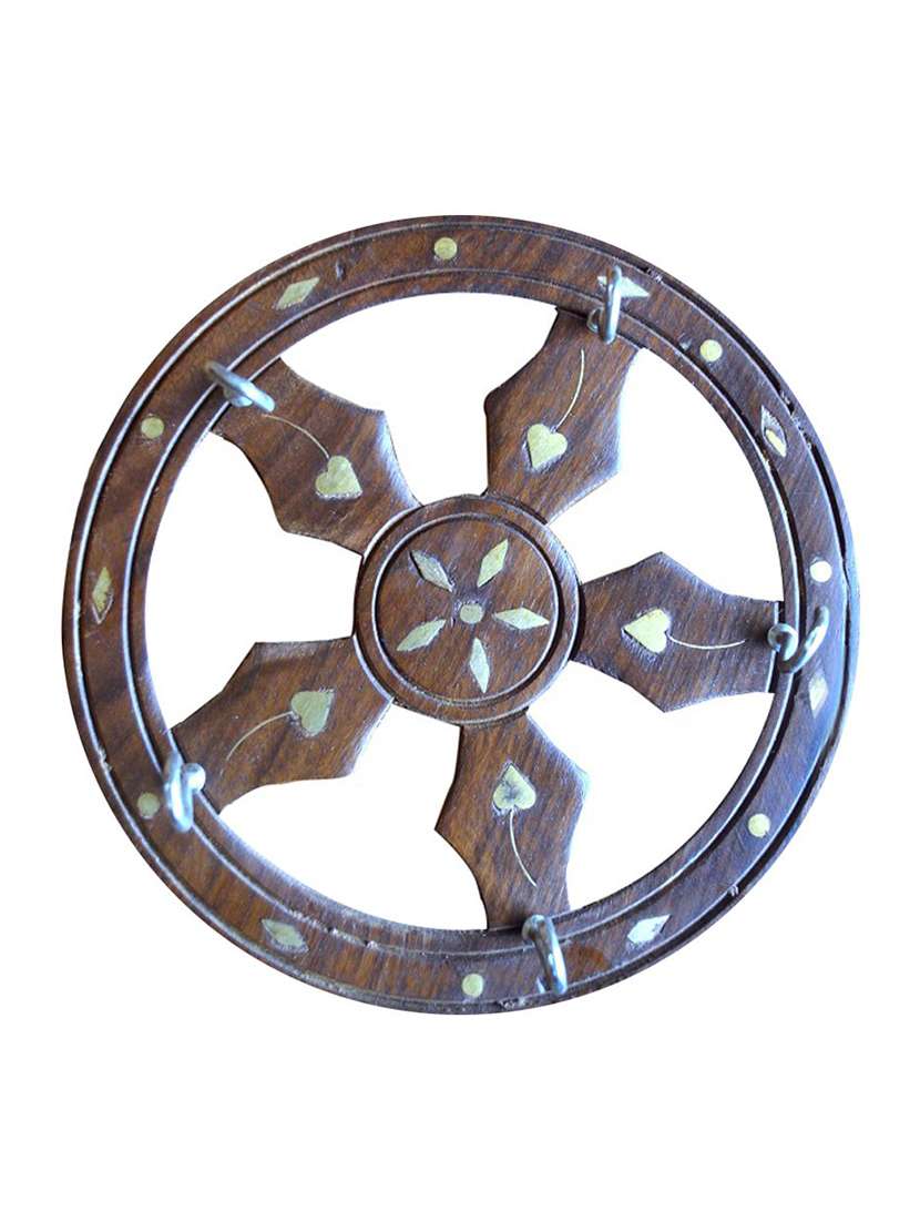 desi karigar brown wooden wheel shaped key holder