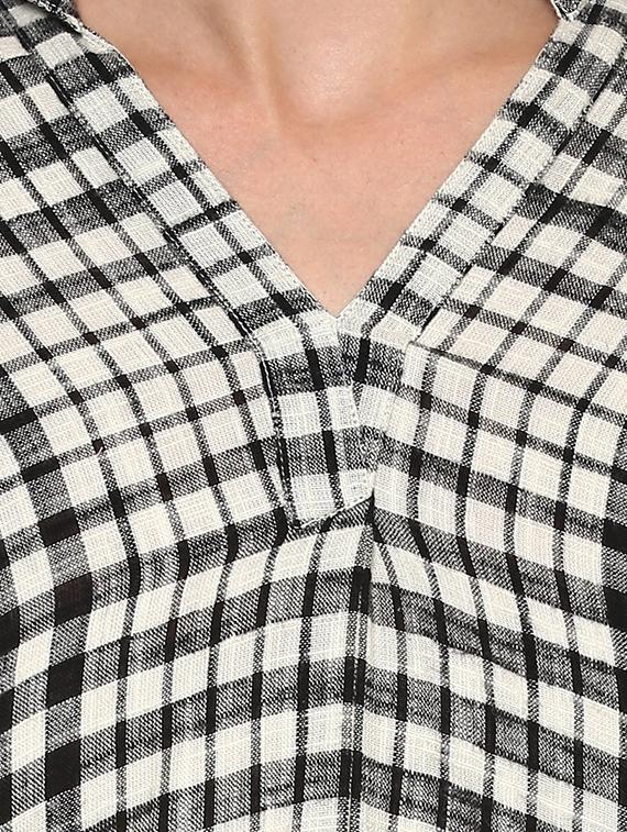 v-neck checkered top - 13710310 - Standard Image - 3