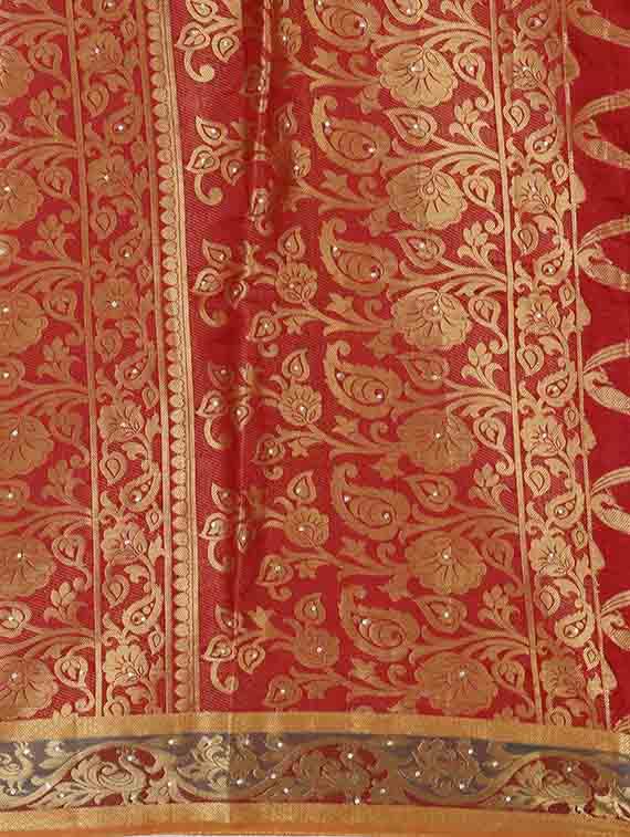 white and red kanjivaram silk saree with blouse - 13885503 - Standard Image - 3