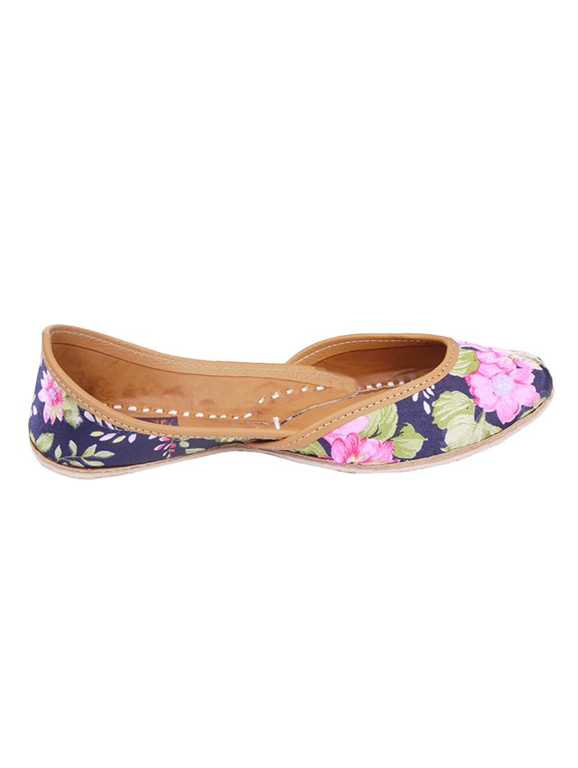 handcrafted blue slip on jutis