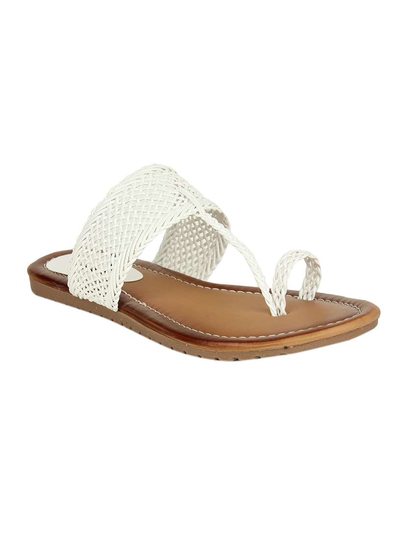 white one toe  kolhapuri