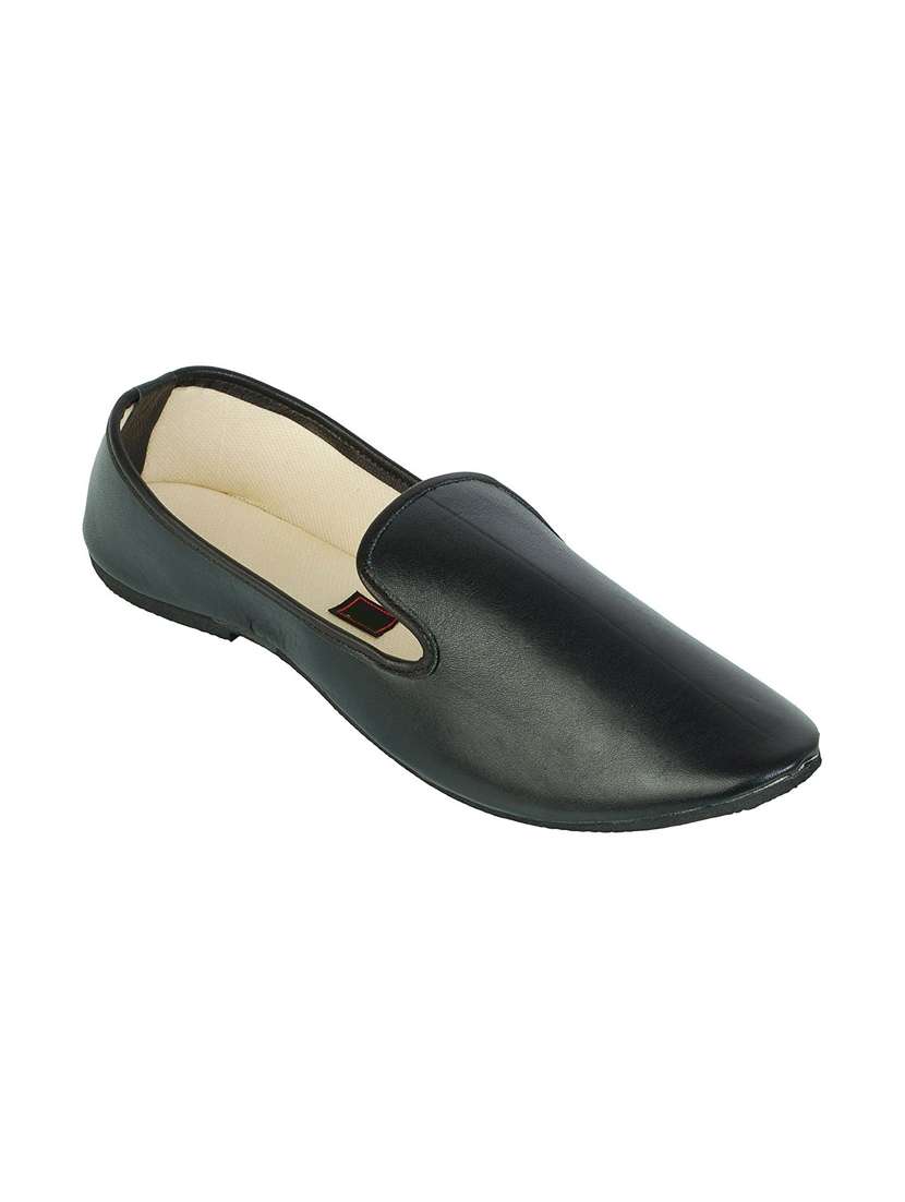 black leather slip on juti
