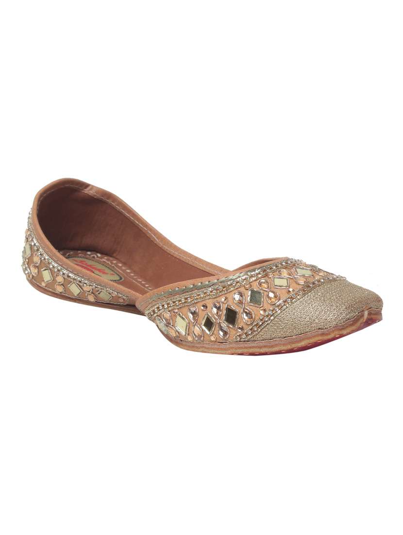 beige slip on jutis
