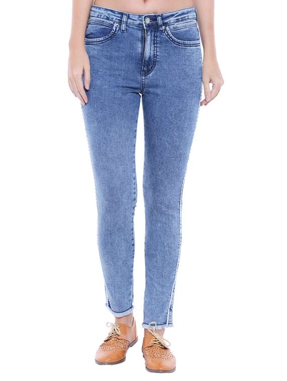 blue frayed jeans