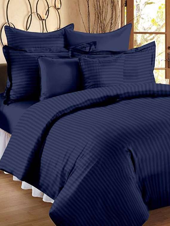 self striped king size bedsheet with 2 pillow covers