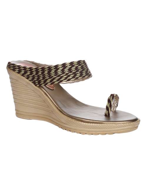 black  one toe  wedge - 15318915 -  Standard Image - 0
