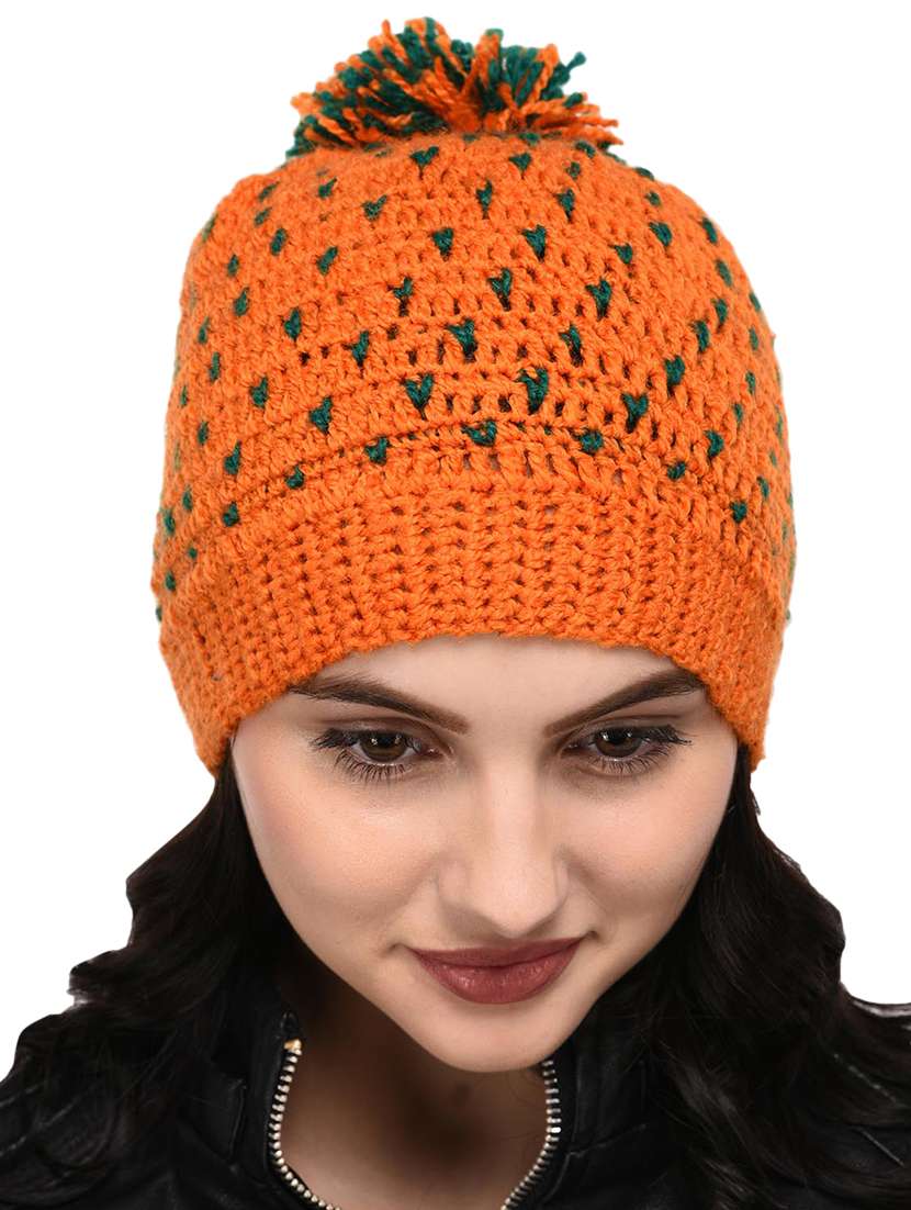 pom pom top round cap