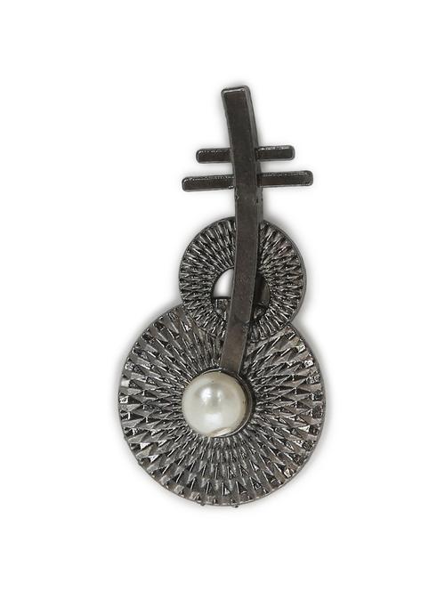 black metal brooch - 15465974 -  Standard Image - 0