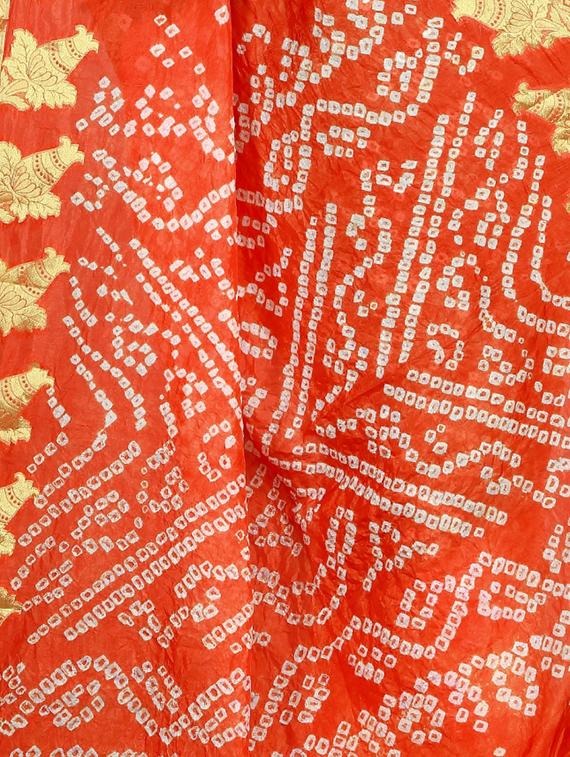 zari bordered bandhani saree with blouse - 15534404 - Standard Image - 3