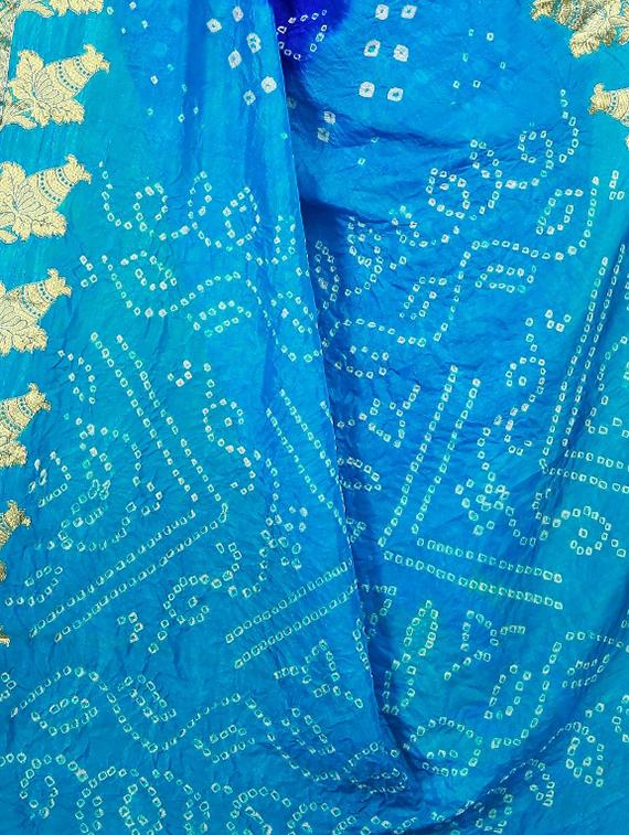 zari bordered bandhani saree with blouse - 15534405 - Standard Image - 3