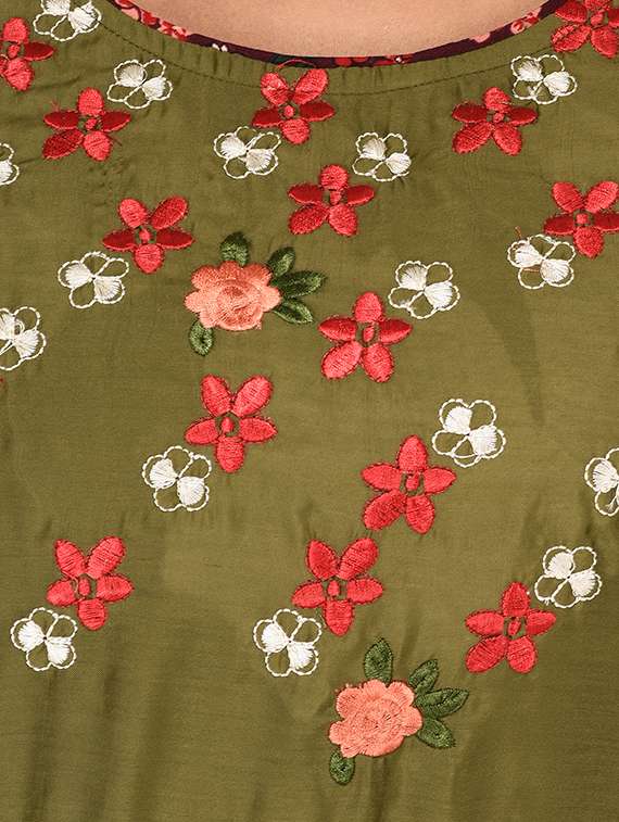 high slit embroidered kurta - 15659216 -  Standard Image - 3