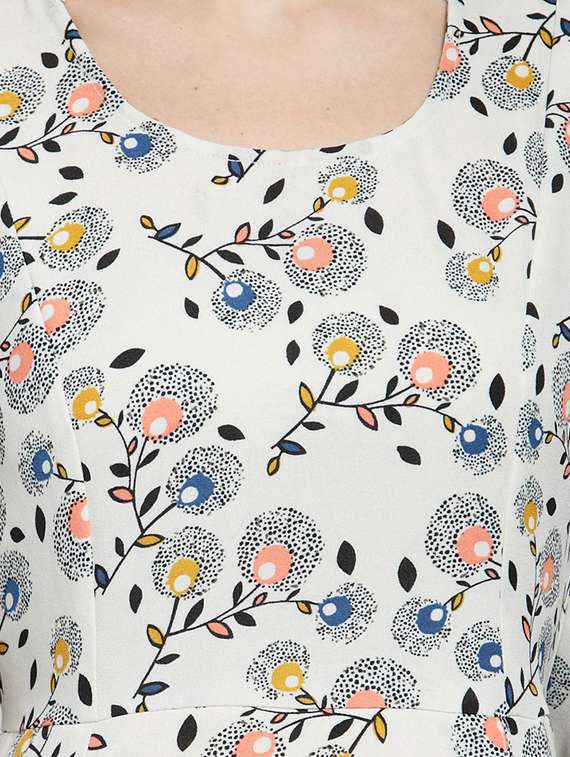 floral printed kurta with pant set - 15802776 - Standard Image - 3