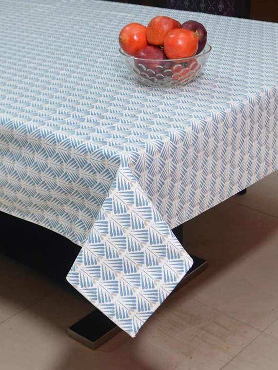 floral table cover - 15848827 -  Standard Image - 3