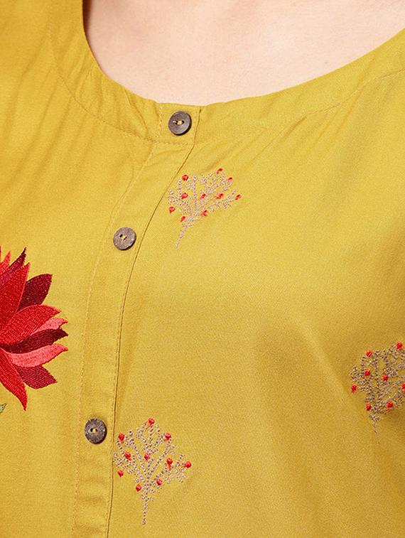 embroidered straight kurta - 15870503 - Standard Image - 3