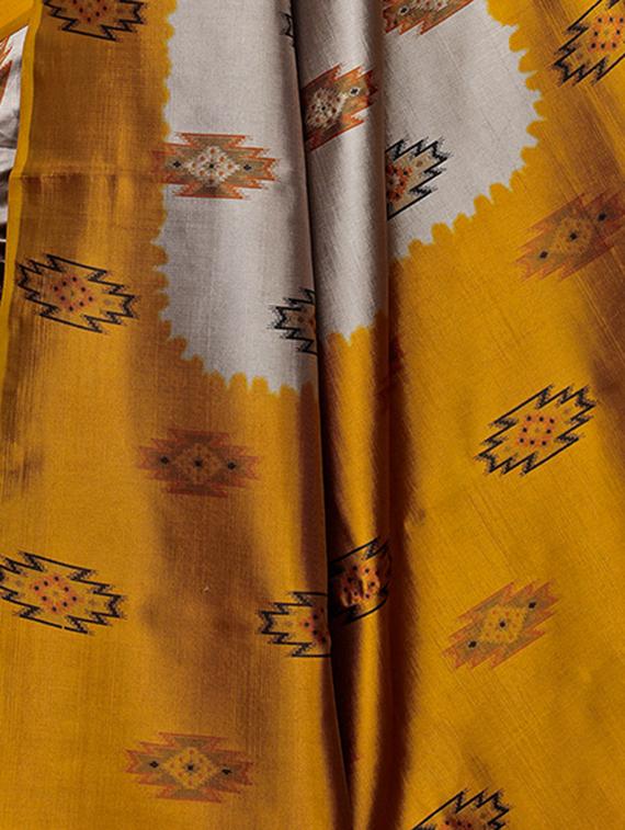 ethnic motif printed saree with blouse - 15913326 - Standard Image - 3
