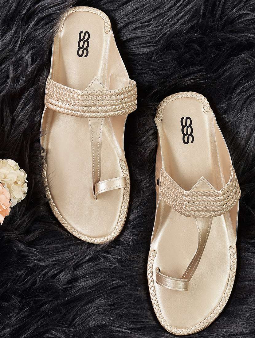 gold one toe kolhapuris