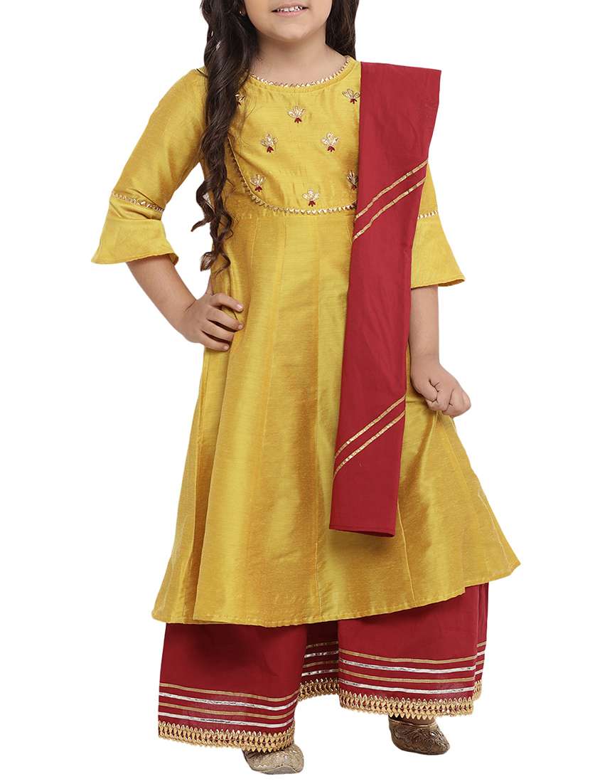 yellow embroidered detail suit set - 16128718 - Zoom Image - 0